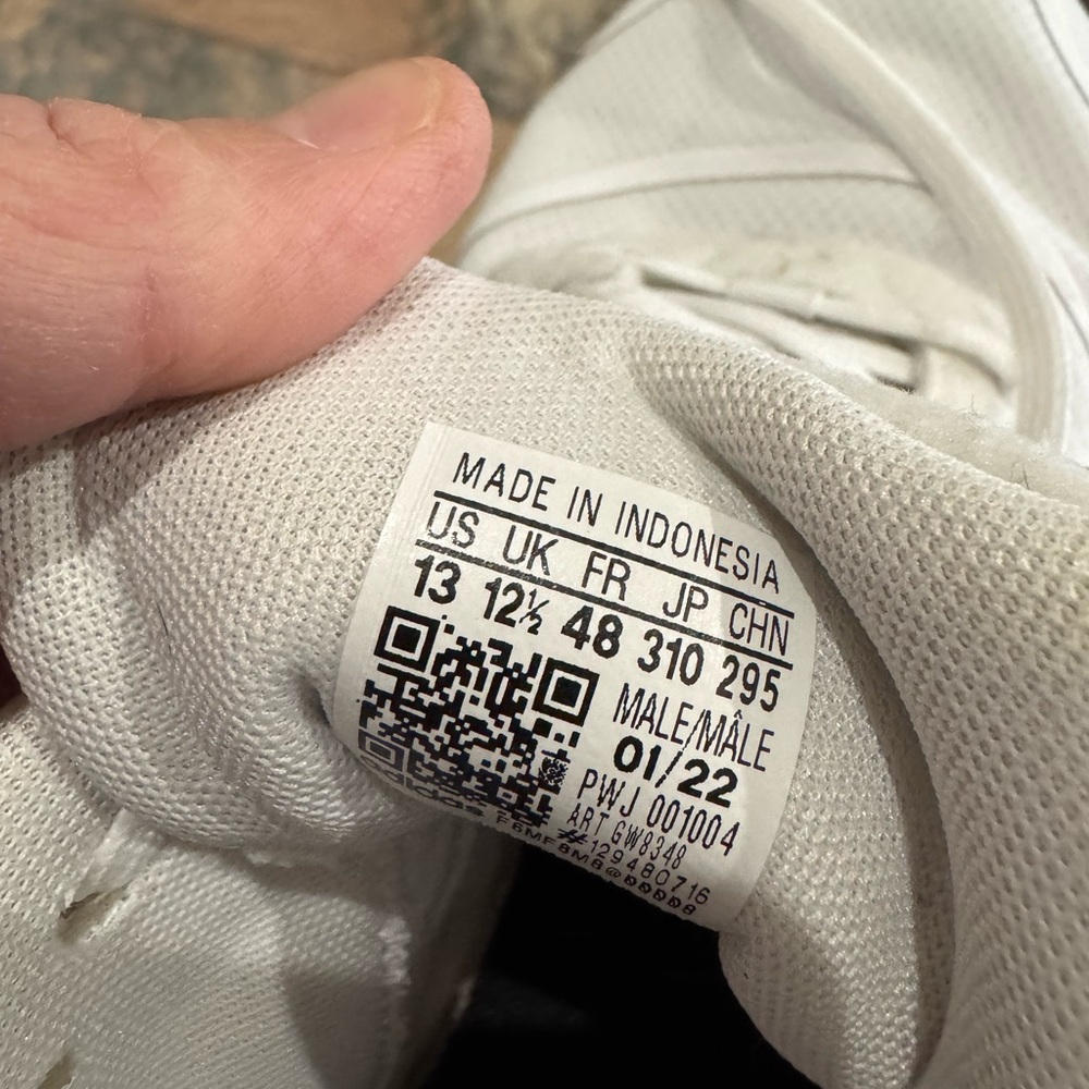 Men’s Adidas Tennis Shoes - Picture 4 of 9